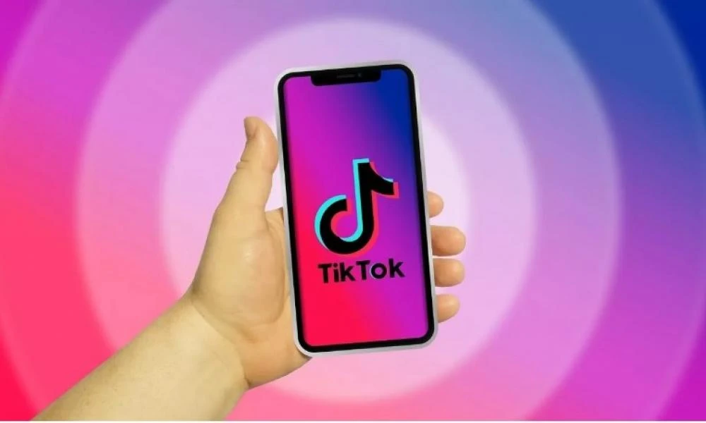 TikTok: Η μηχανή που γεννά χρήματα – Αυτή είναι η μυστική συνταγή του (tweet + vid)